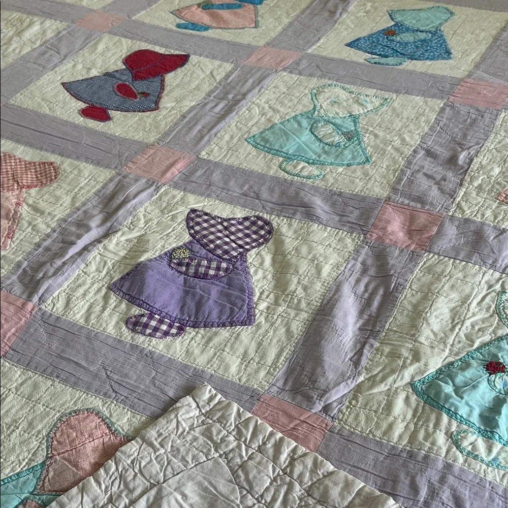 VINTAGE/ANTIQUE Handmade Quilt SUNBONNET SUE Pastel Hues Cotton Cottage Shabby